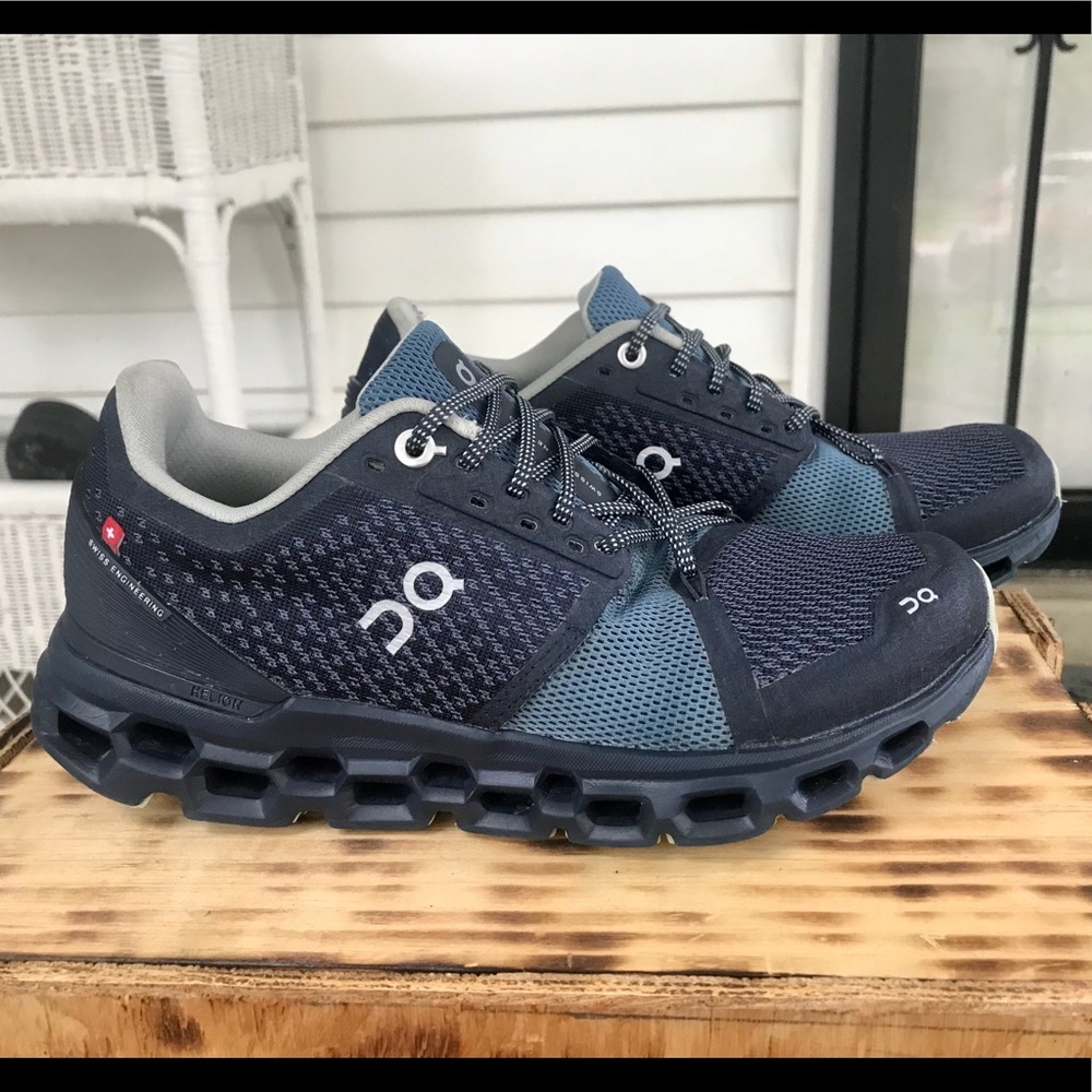 ON Running - Cloudstratus - SZ 6 women’s